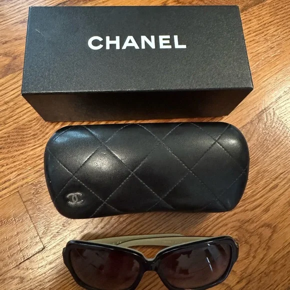 CHANEL Tortoise Sunglasses - Picture 4 of 5